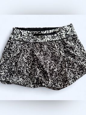 lululemon pace rival skirt size 4 (Black & White) Like New